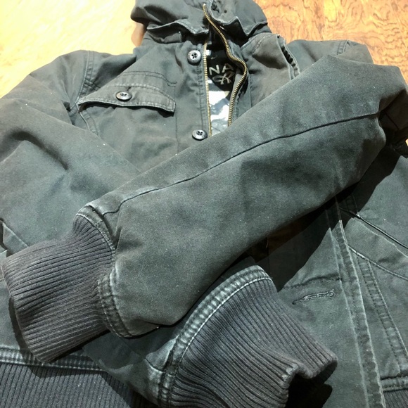 Aritzia Fan Jacket - Picture 11 of 11
